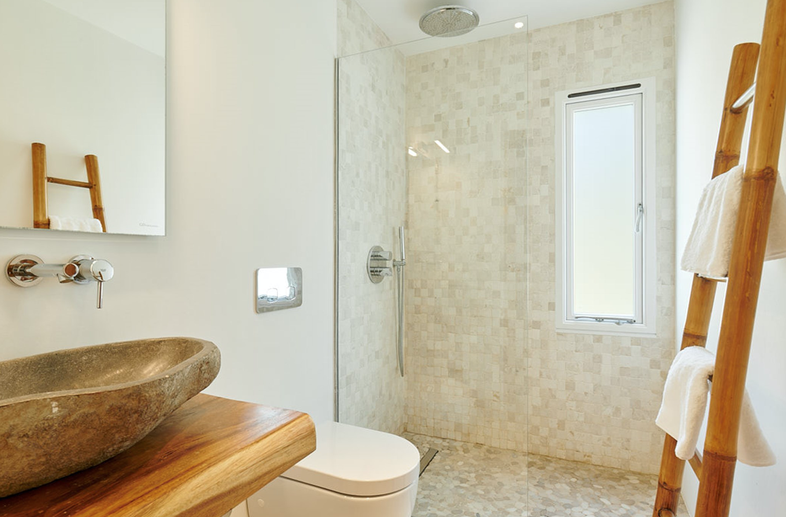 Resa estates villa es cubells frutal summer luxury bathroom .png